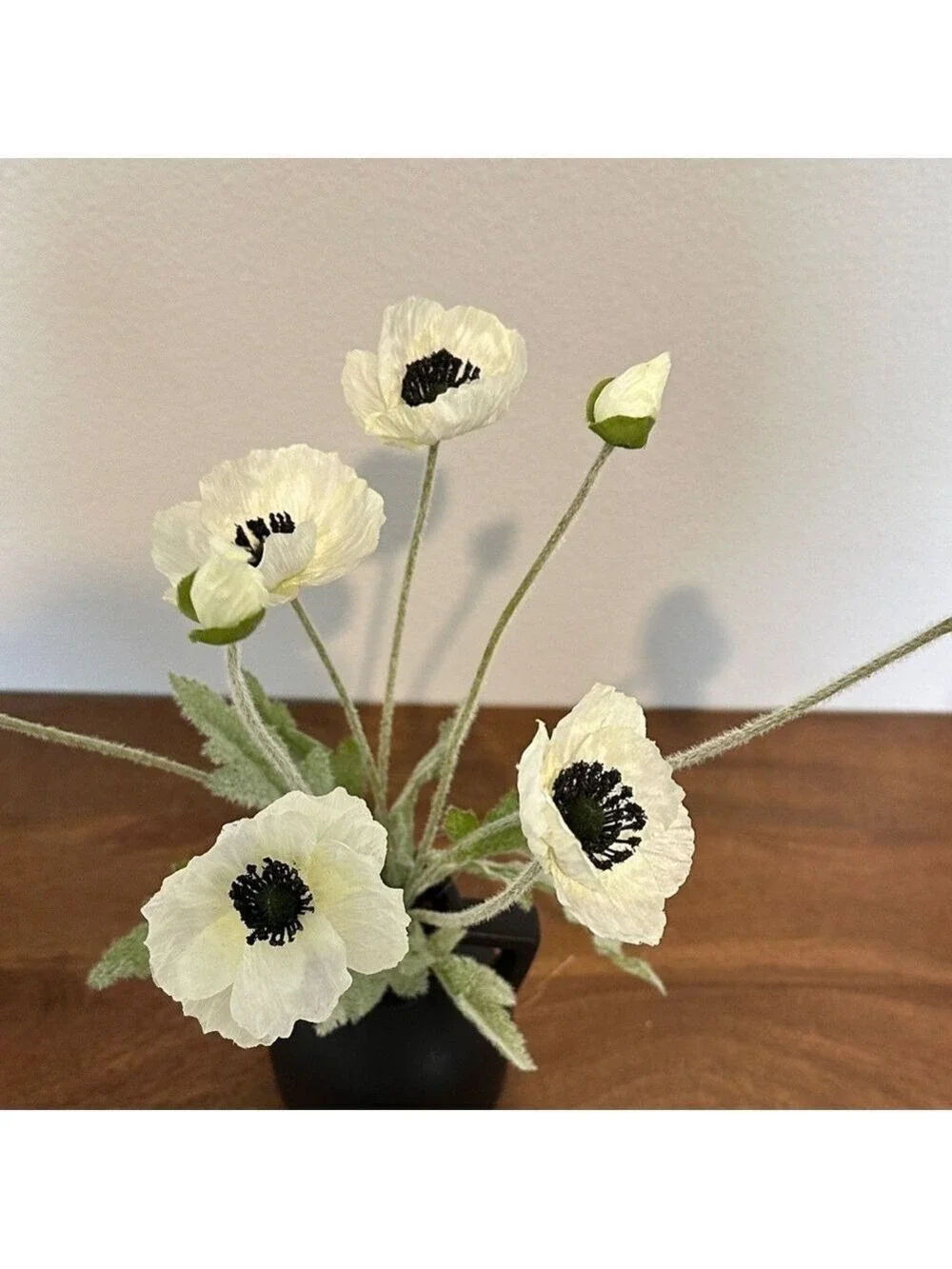 Elegant Black Vase with poppy White Flowers
